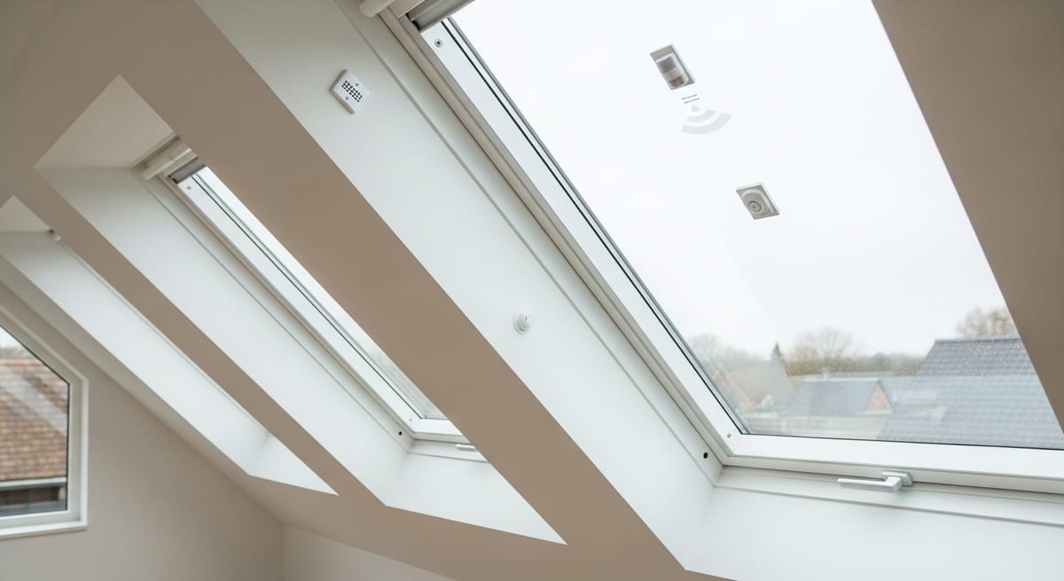 Smarte Dachfenster mit Regen- und Windsensor: Ihr Plus an Sicherheit [DachfensterONE]